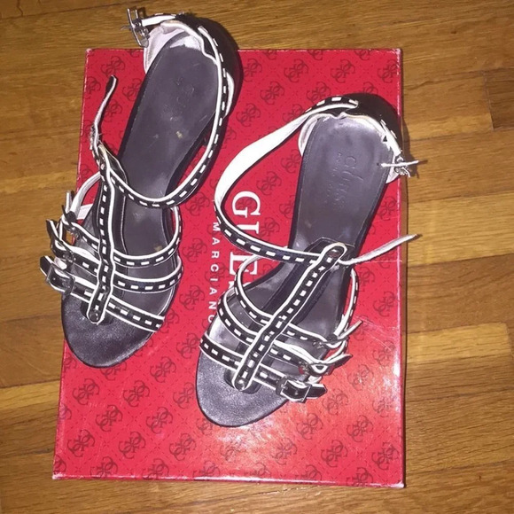 GUESS Women's Taxi Platform Sandal Black White 7 - Picture 5 of 6